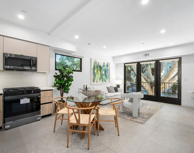 1016 N Martel Avenue - Photo Thumbnail 2