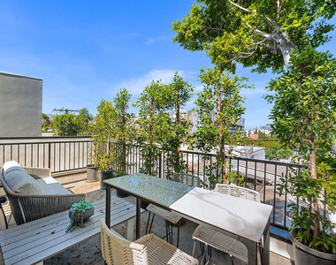 1016 N Martel Avenue - Photo Thumbnail 18