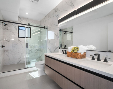1016 N Martel Avenue - Photo Thumbnail 8