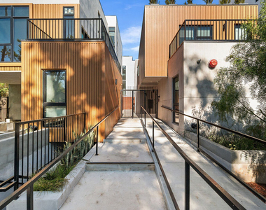1016 N Martel Avenue - Photo Thumbnail 1