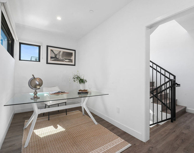 1016 N Martel Avenue - Photo Thumbnail 9
