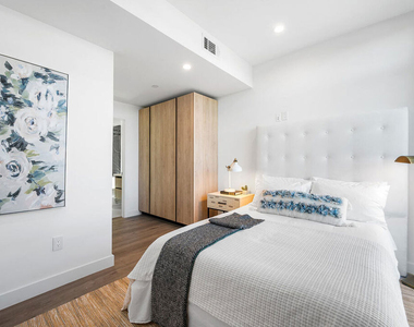 1016 N Martel Avenue - Photo Thumbnail 14
