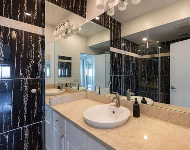 7250 Franklin Avenue - Photo Thumbnail 7
