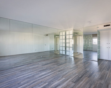 7250 Franklin Avenue - Photo Thumbnail 6