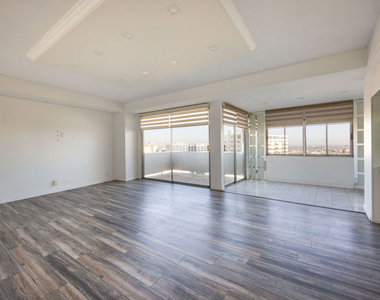 7250 Franklin Avenue - Photo Thumbnail 1