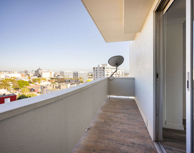 7250 Franklin Avenue - Photo Thumbnail 13