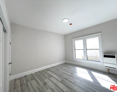 156 W 32nd Street - Photo Thumbnail 9