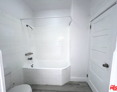 156 W 32nd Street - Photo Thumbnail 7