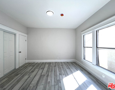 156 W 32nd Street - Photo Thumbnail 8