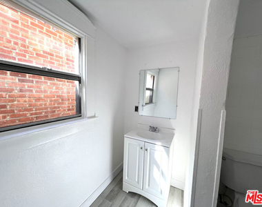 156 W 32nd Street - Photo Thumbnail 6