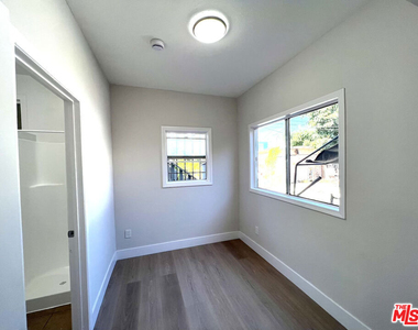 345 W 45th Street - Photo Thumbnail 3