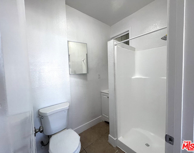 345 W 45th Street - Photo Thumbnail 5