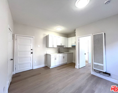 345 W 45th Street - Photo Thumbnail 2