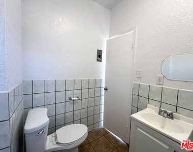 345 W 45th Street - Photo Thumbnail 8