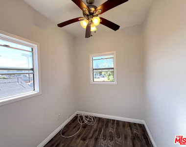 345 W 45th Street - Photo Thumbnail 4