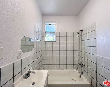 345 W 45th Street - Photo Thumbnail 9