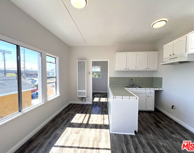 345 W 45th Street - Photo Thumbnail 3