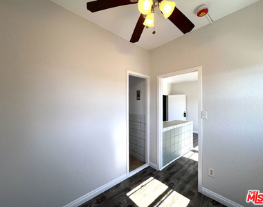 345 W 45th Street - Photo Thumbnail 6