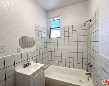 345 W 45th Street - Photo Thumbnail 7