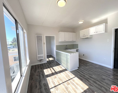 345 W 45th Street - Photo Thumbnail 2