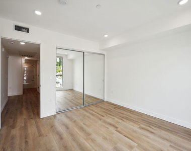 1126 N Cornwell Street - Photo Thumbnail 9