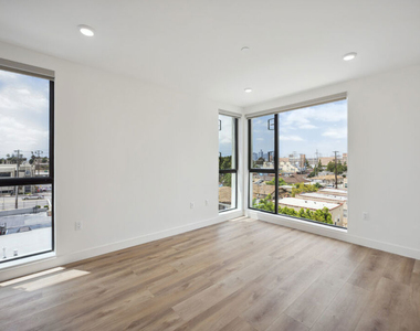 1126 N Cornwell Street - Photo Thumbnail 7