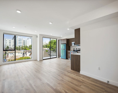 1126 N Cornwell Street - Photo Thumbnail 3