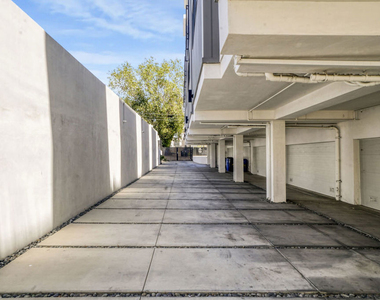 1447 N Martel Avenue - Photo Thumbnail 14