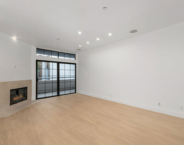 200 N Swall Drive - Photo Thumbnail 21