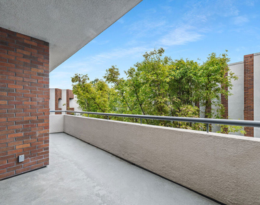 200 N Swall Drive - Photo Thumbnail 15