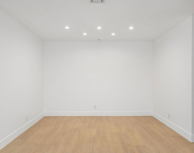 200 N Swall Drive - Photo Thumbnail 22