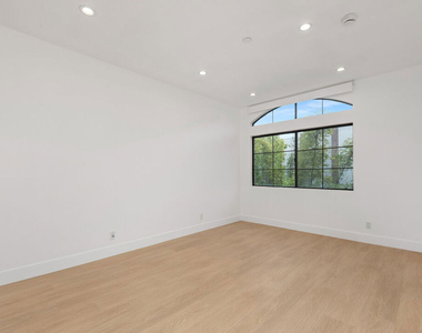 200 N Swall Drive - Photo Thumbnail 24