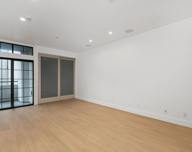 200 N Swall Drive - Photo Thumbnail 23