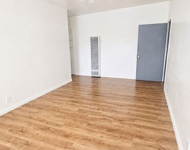 1351 S Cochran Avenue - Photo Thumbnail 4