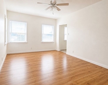 1351 S Cochran Avenue - Photo Thumbnail 2