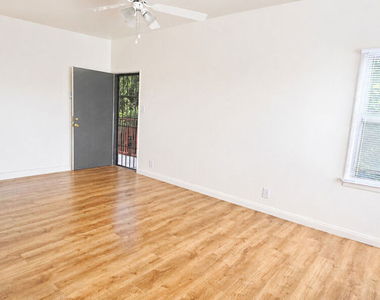 1351 S Cochran Avenue - Photo Thumbnail 3