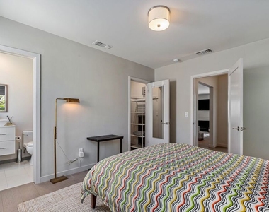 1216 Greenacre Avenue - Photo Thumbnail 28