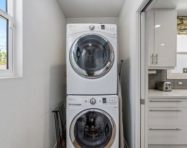 1216 Greenacre Avenue - Photo Thumbnail 19