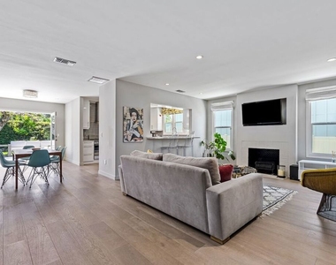1216 Greenacre Avenue - Photo Thumbnail 9