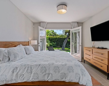 1216 Greenacre Avenue - Photo Thumbnail 2