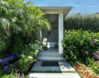 1216 Greenacre Avenue - Photo Thumbnail 6