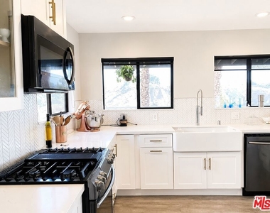11615 Grande Vista Drive - Photo Thumbnail 6