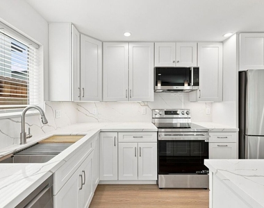 20212 W Gault Street - Photo Thumbnail 8