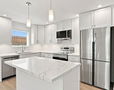 20212 W Gault Street - Photo Thumbnail 6
