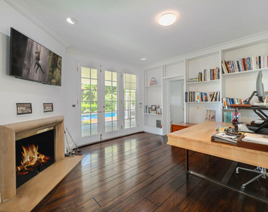 1201 Loma Vista Drive - Photo Thumbnail 6