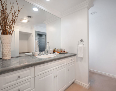 1201 Loma Vista Drive - Photo Thumbnail 13