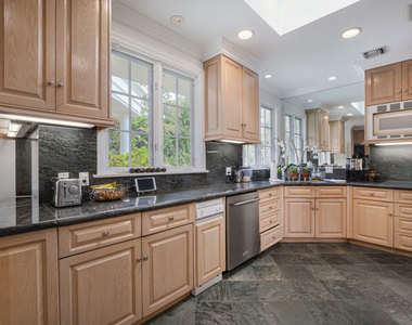 1201 Loma Vista Drive - Photo Thumbnail 10