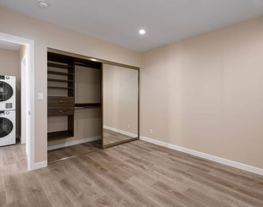 1553 S Saltair Avenue - Photo Thumbnail 2