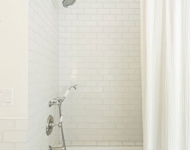 804 Westmount Drive - Photo Thumbnail 15