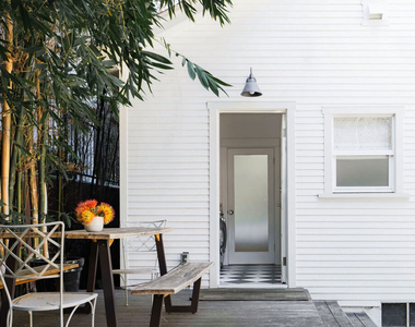 804 Westmount Drive - Photo Thumbnail 18